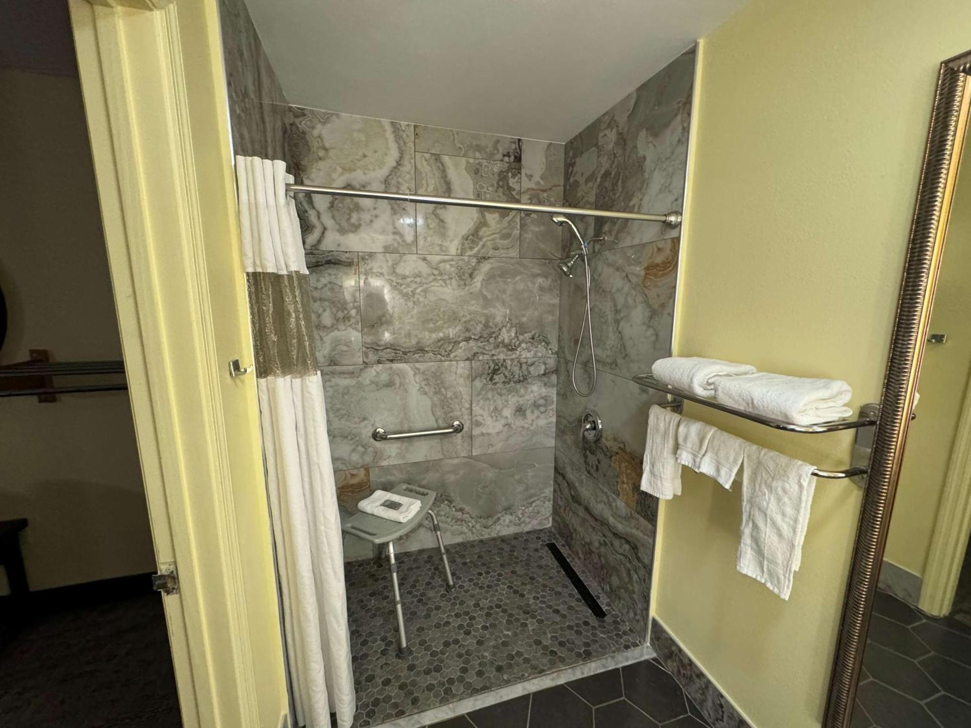 Surestay Hotel By Best Western Manning Esterno foto